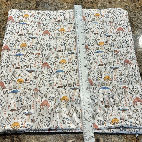 Mushroom Throw Pillow Covers 18"X18" 2 Kawaii Botanical Leaves White Multicolor - Picture 7 of 7